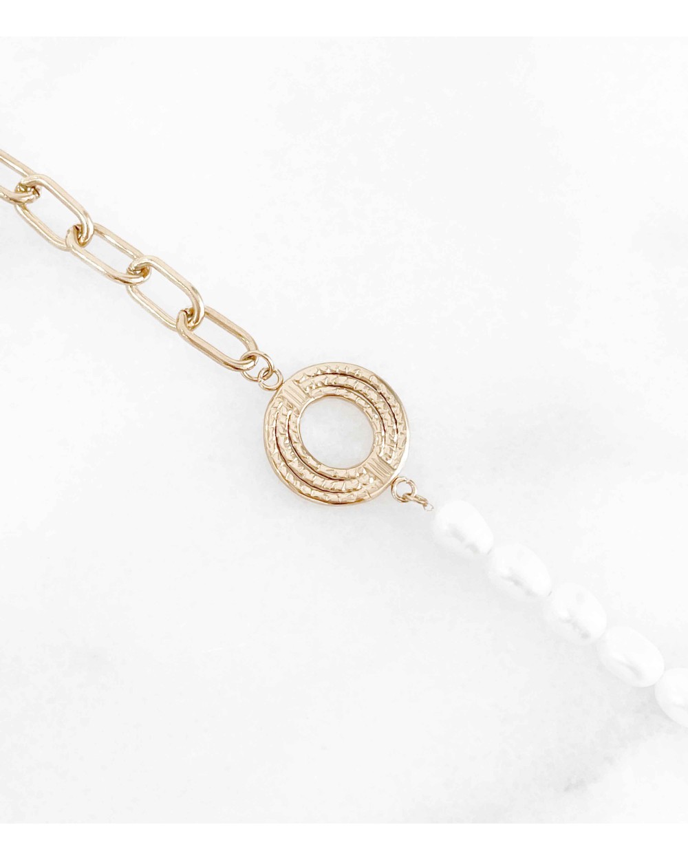 Bracelet rond avec des perles nacrées en acier chirurgical 316L doré à l'or fin 18K - Paloma bijoux