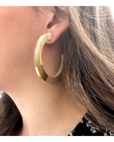 Boucles d'oreilles - créoles - plates - corne - beige rosé - feuilles d'or