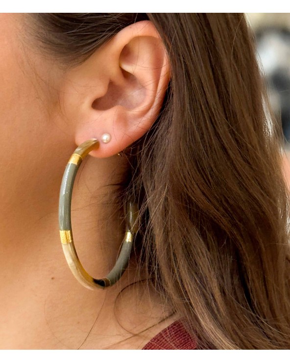 Boucles d'oreilles - créoles - corne corne naturelle - vert kaki - feuilles d'or